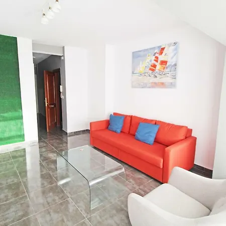Centrico Y Espacioso Piso En Barrio Tranquilo