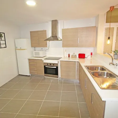 Centrico Y Espacioso Piso En Barrio Tranquilo * Alicante