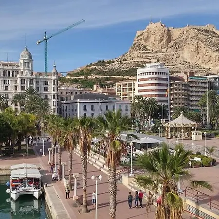 Céntrico Y Espacioso Piso En Barrio Tranquilo * Alicante